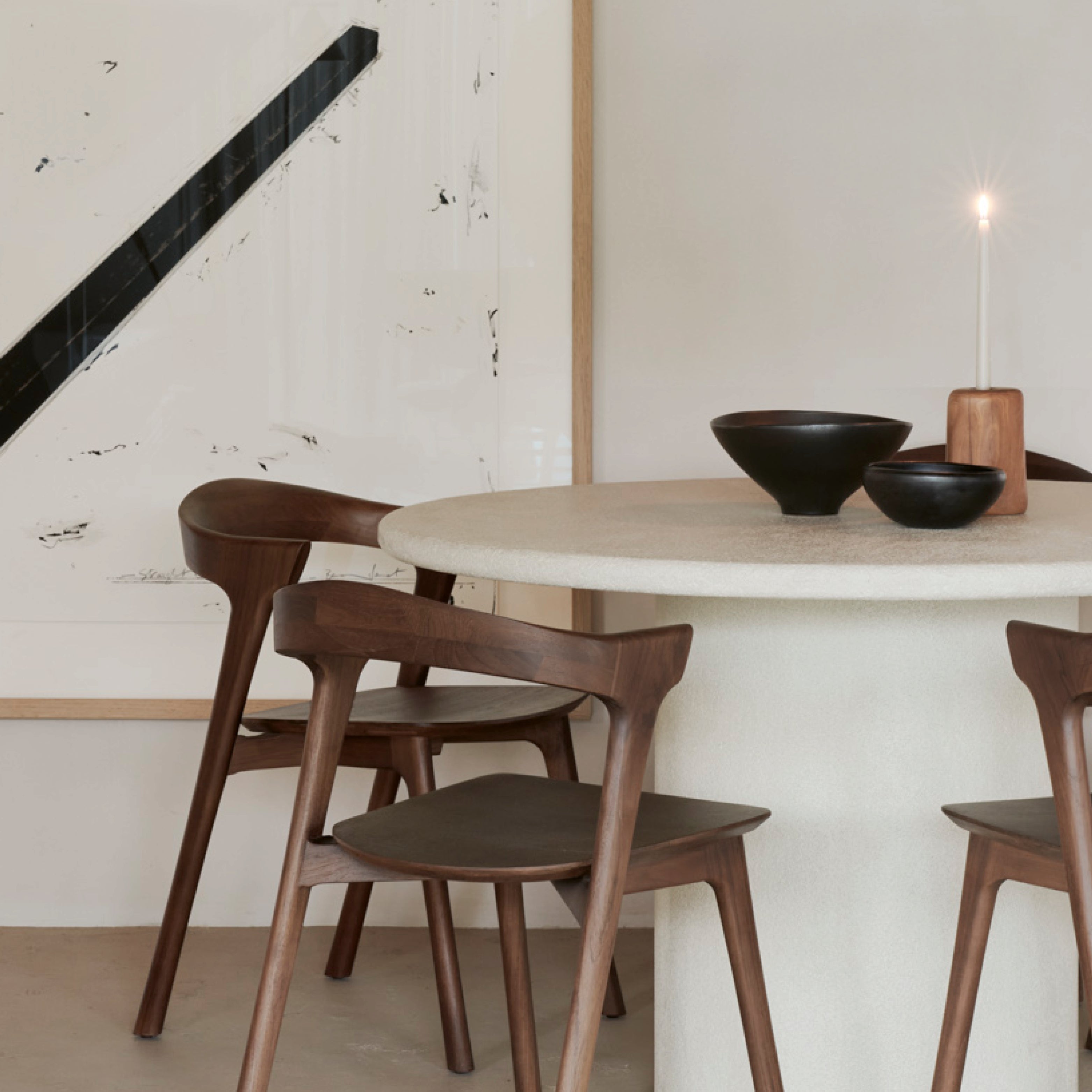 Quadratische Ansicht des Elements Tisches von Ethnicraft – stilvoller Esstisch mit Betonoptik und fließender Form