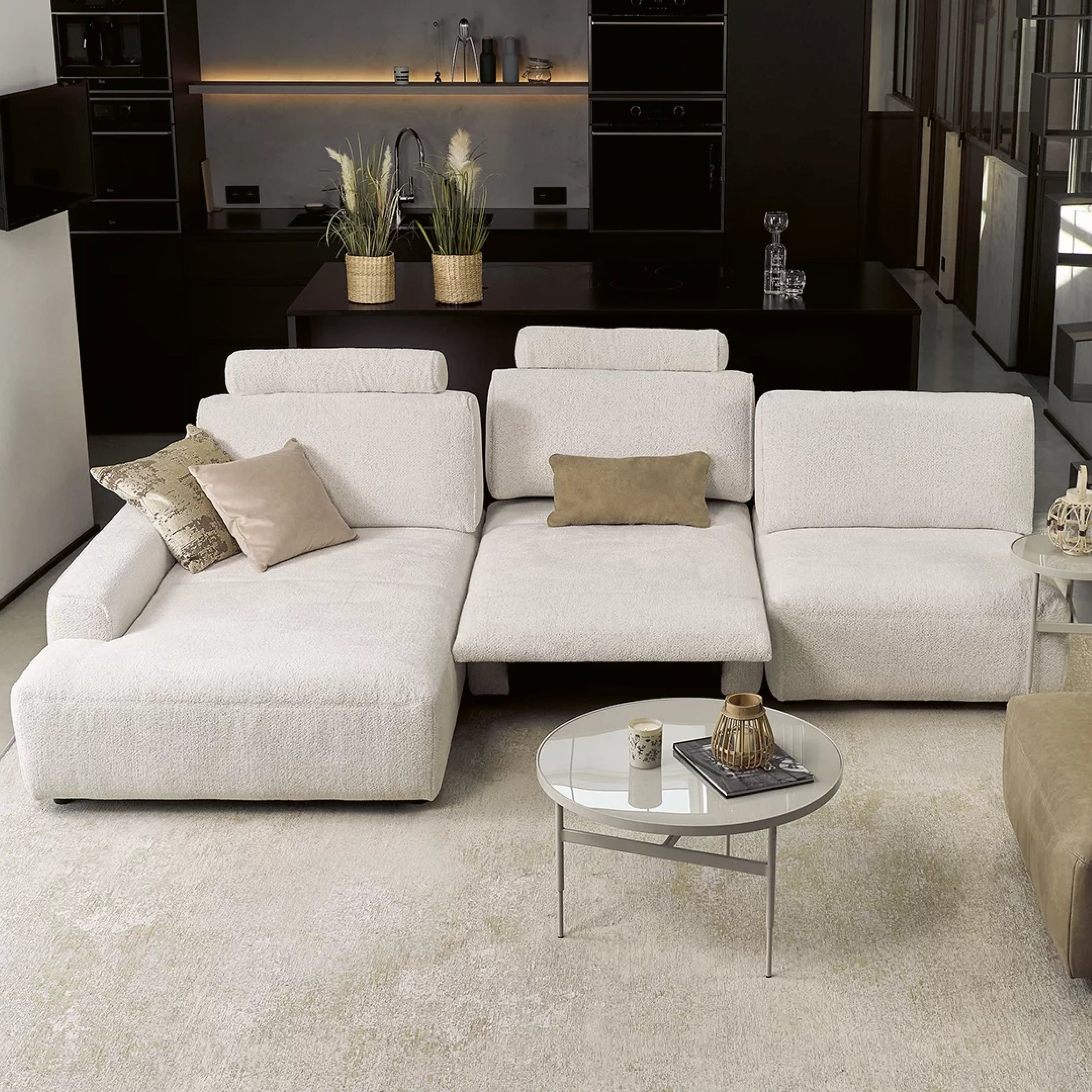 ROM 1961 Sofa mit Sitztiefenverstellung – modernes Modulsofa mit Komfortfunktion im Wohnzimmer.