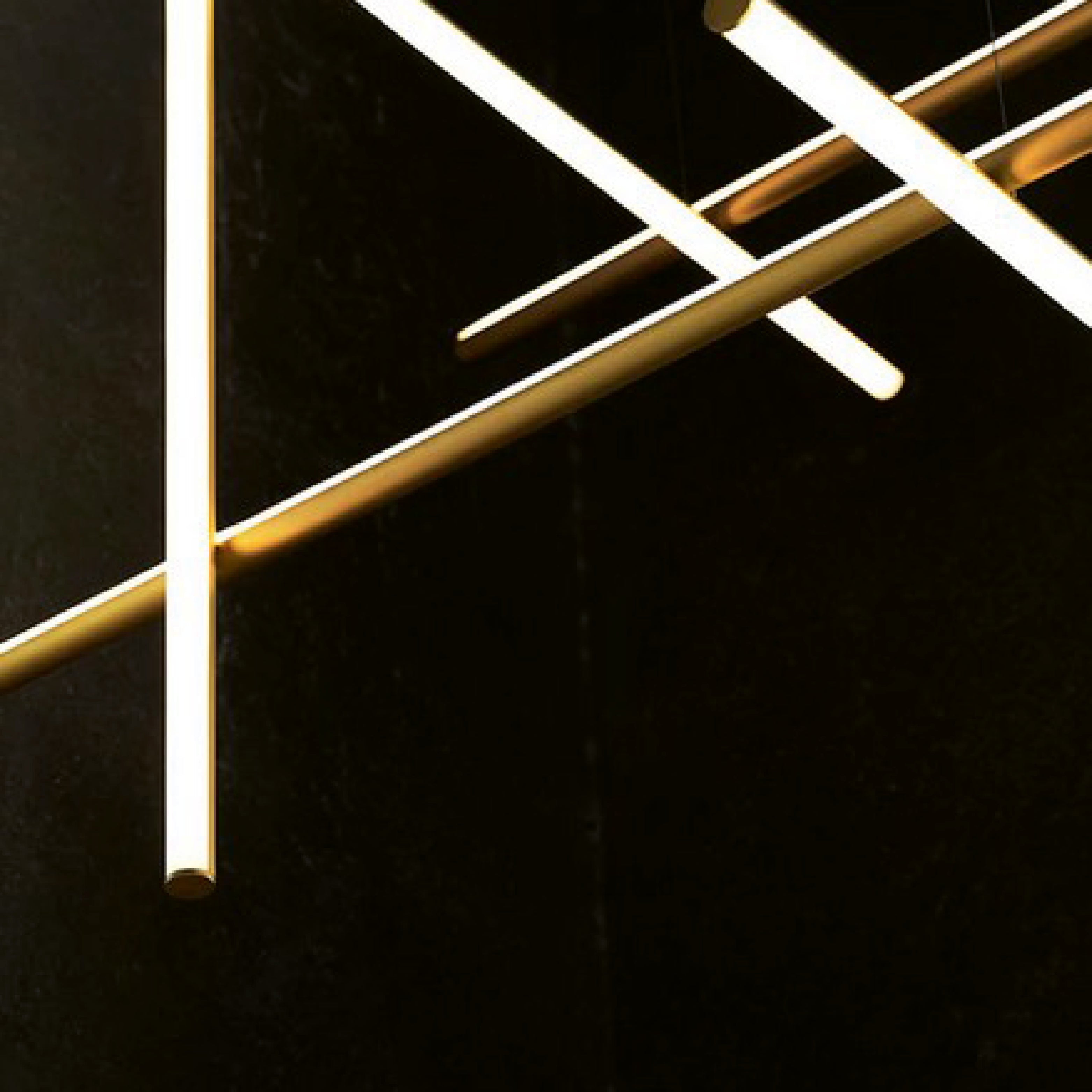 Flos Design Hängeleuchte – Nahaufnahme von stilvolles Pendellicht im dunkelnRaum