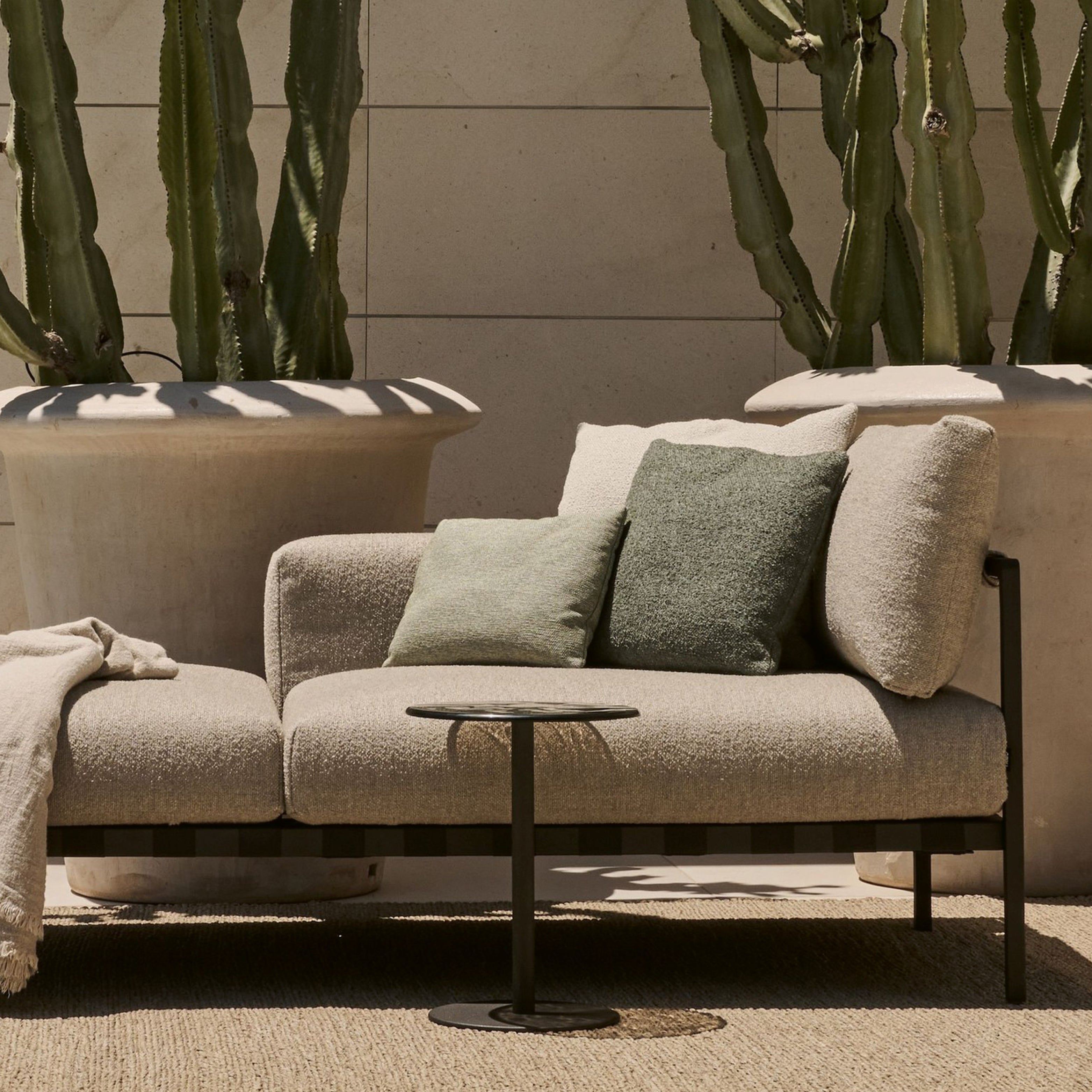 Tribù Natal Alu Lounge Sofa – wetterfeste Designer-Gartenmöbel aus Aluminium in Naturtönen