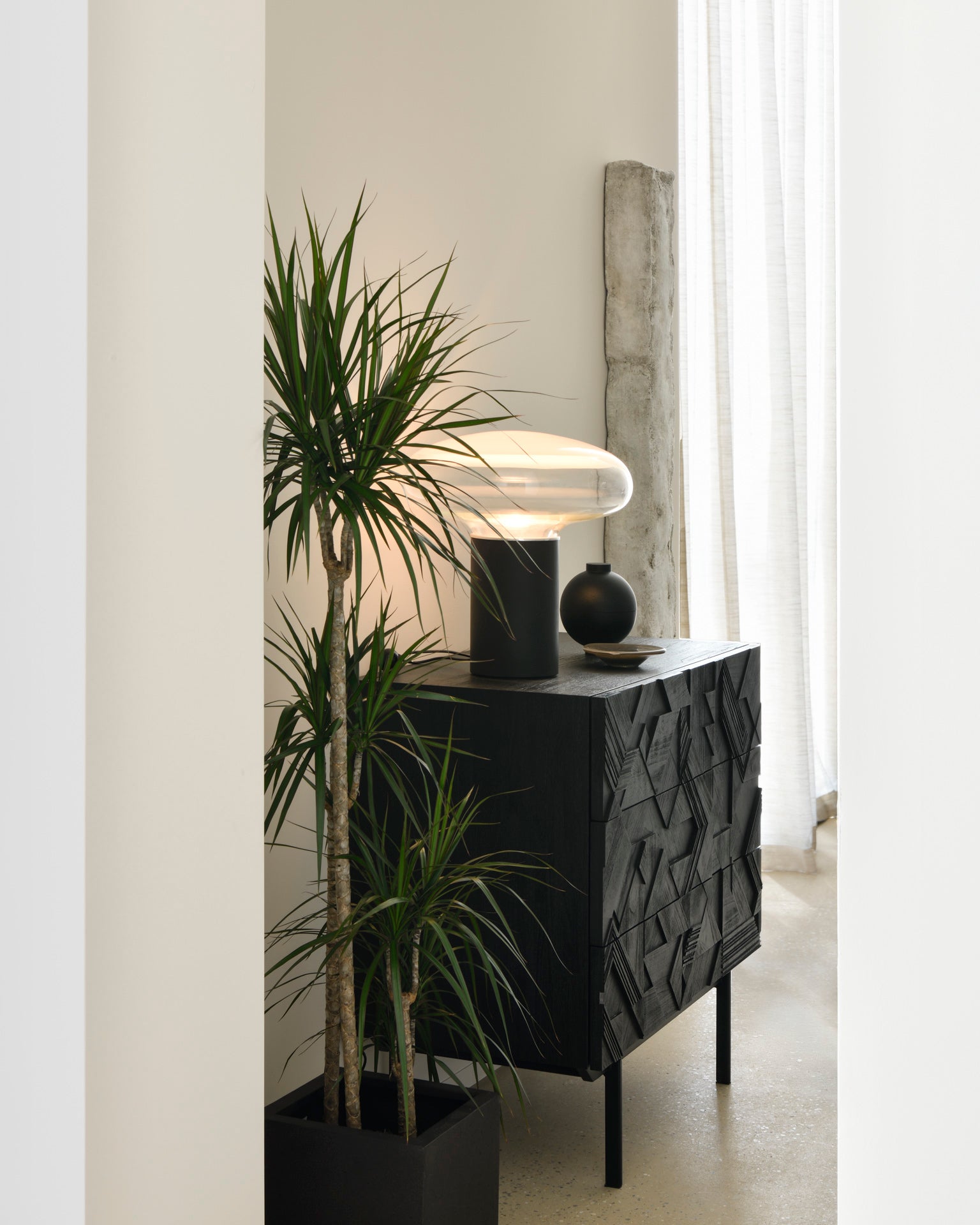 GRAPHIC chest of drawers