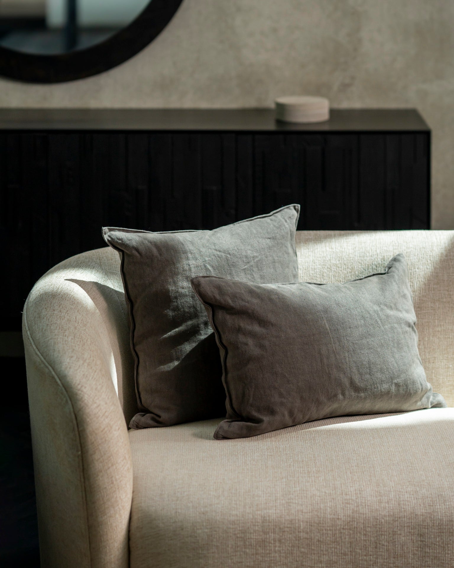 LIN NESCESSITY cushion