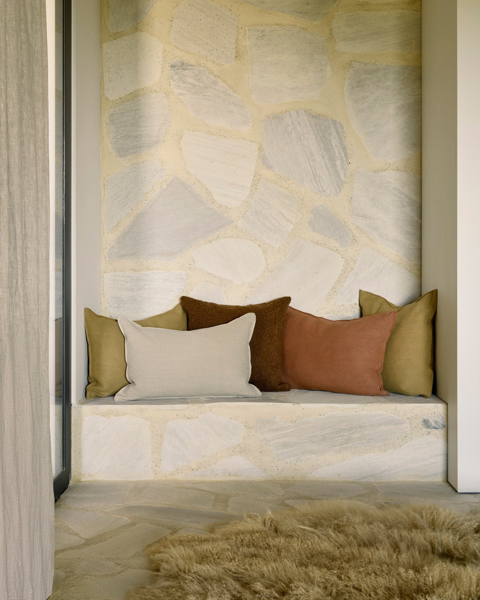 LIN NESCESSITY cushion