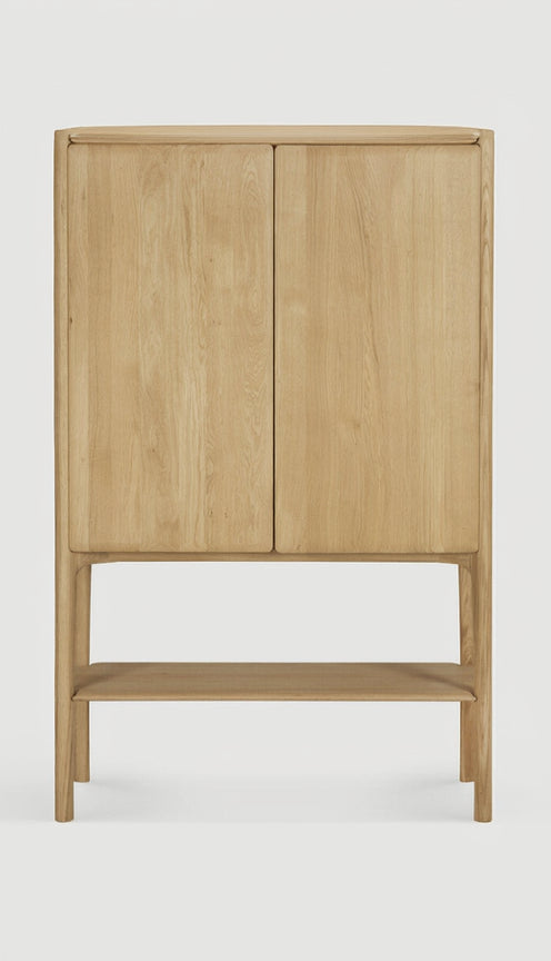 Schrank PI aus Massivholz mit organisch geformten Türen – Frontansicht