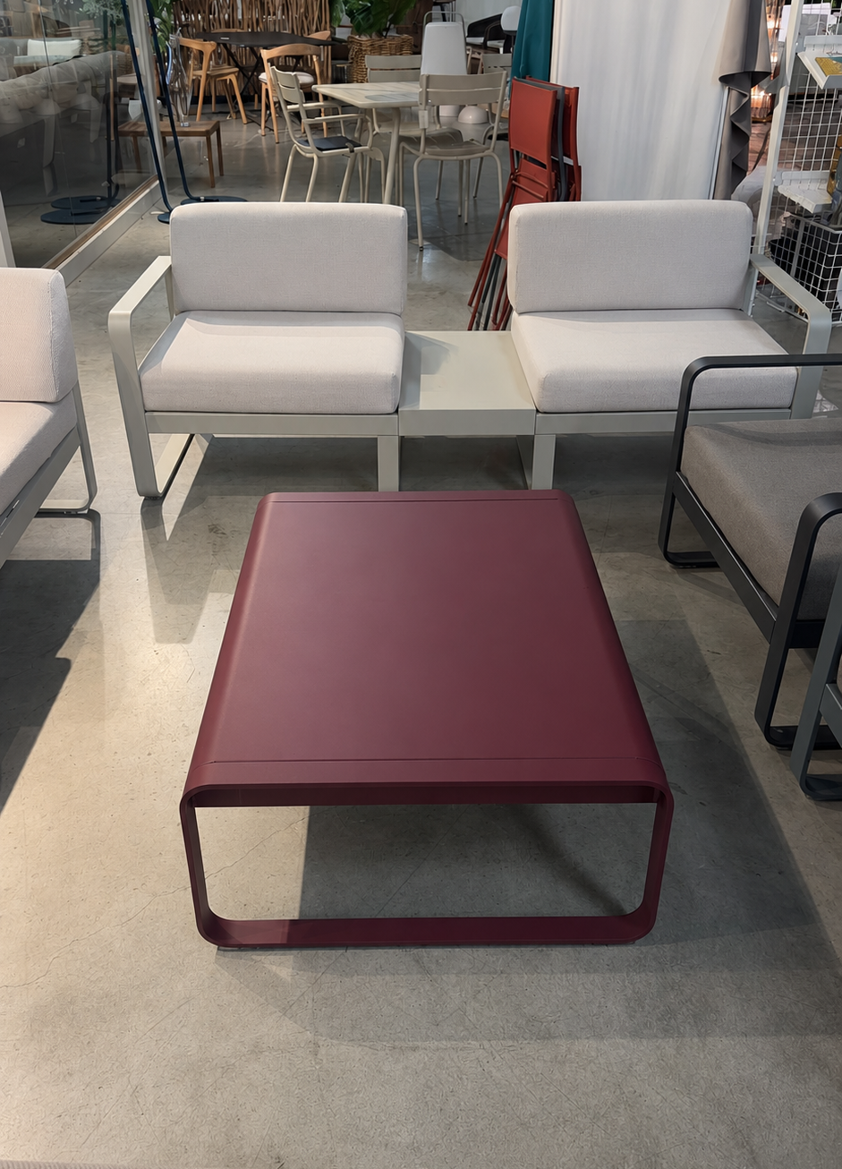 Table basse Fermob BELLEVIE en aluminium, couleur Cerise Noire, avec finition thermolaquée