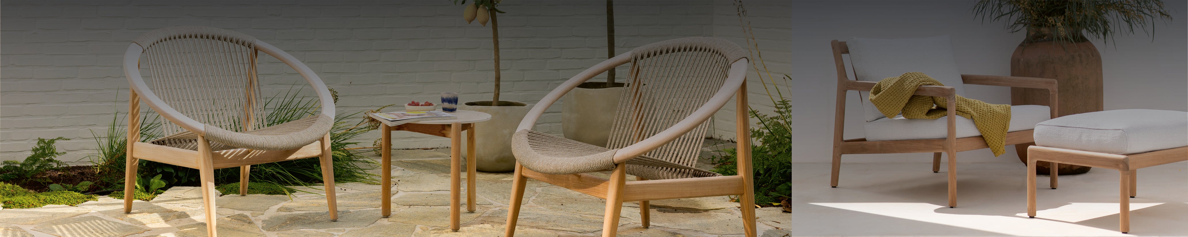 Zwei runde Loungesessel mit geflochtener Rückenlehne aus Seil und Teakgestell – Outdoor-Set mit kleinem Tisch auf Steinboden.