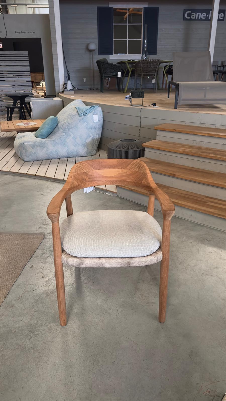 Manutti YIKO Garden Chair in HFTK and Twisted Chalk with Salty White Cushion Set