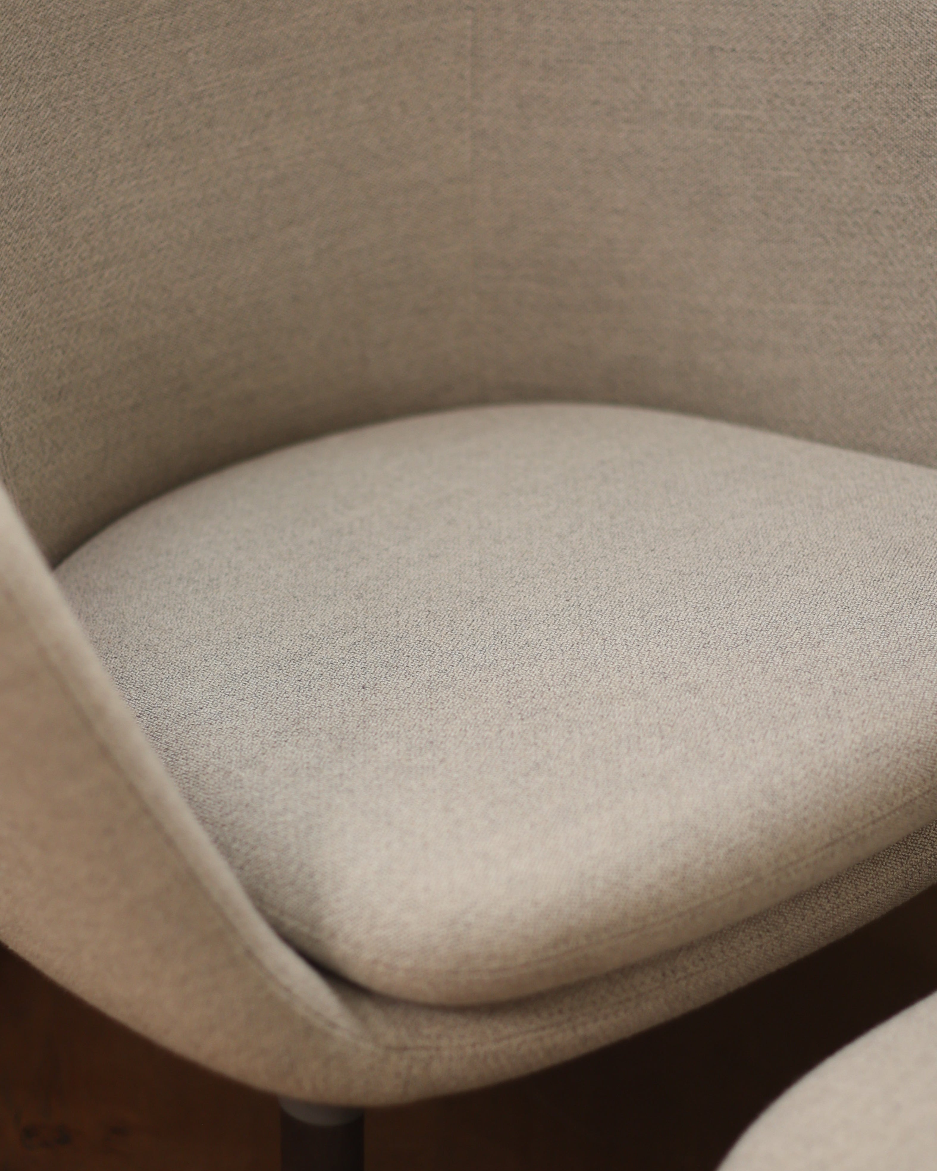 EXPO Vitra HAL lounge chair with ottoman