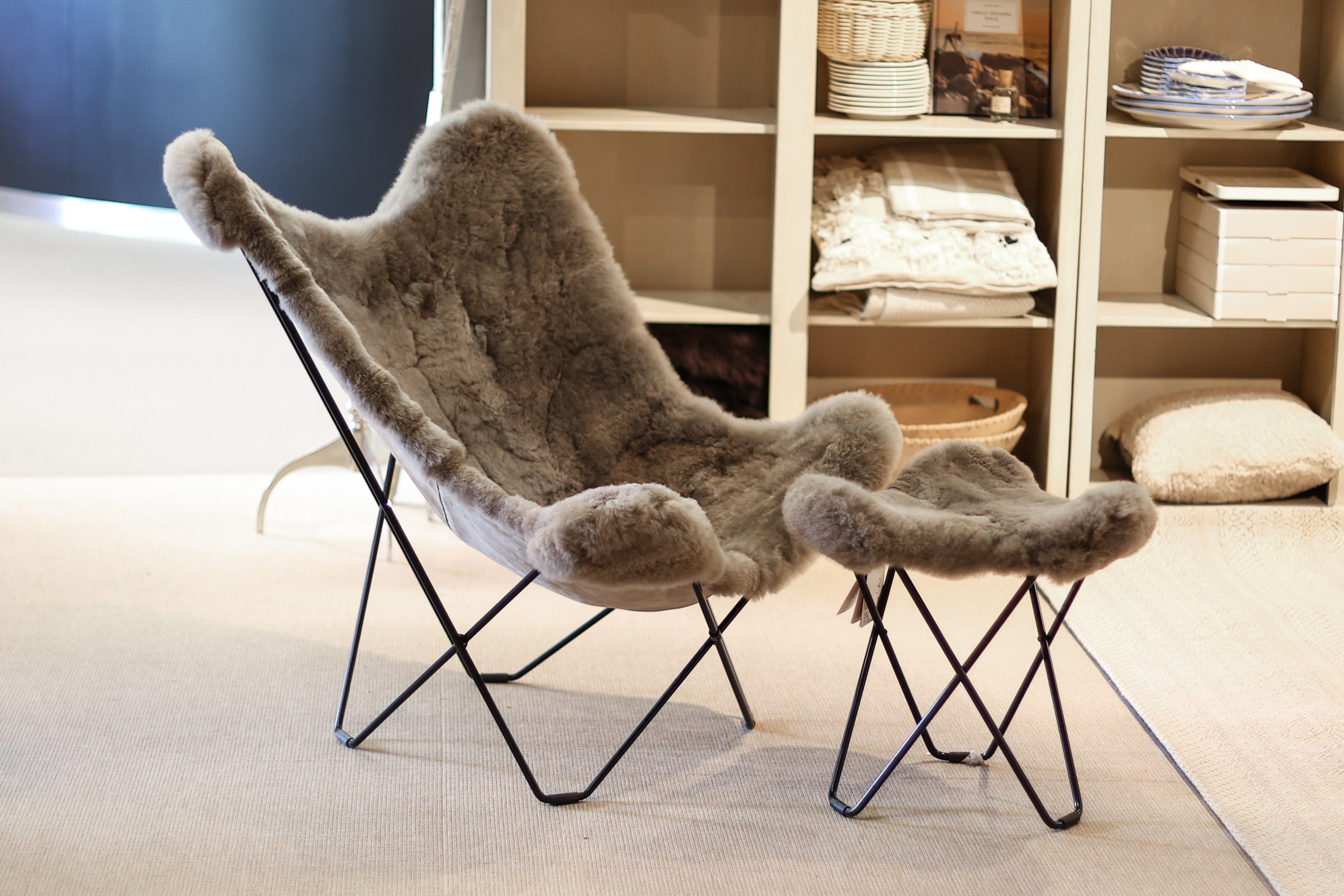 EXPO Cuero MARIPOSA Butterfly Armchair with Ottoman