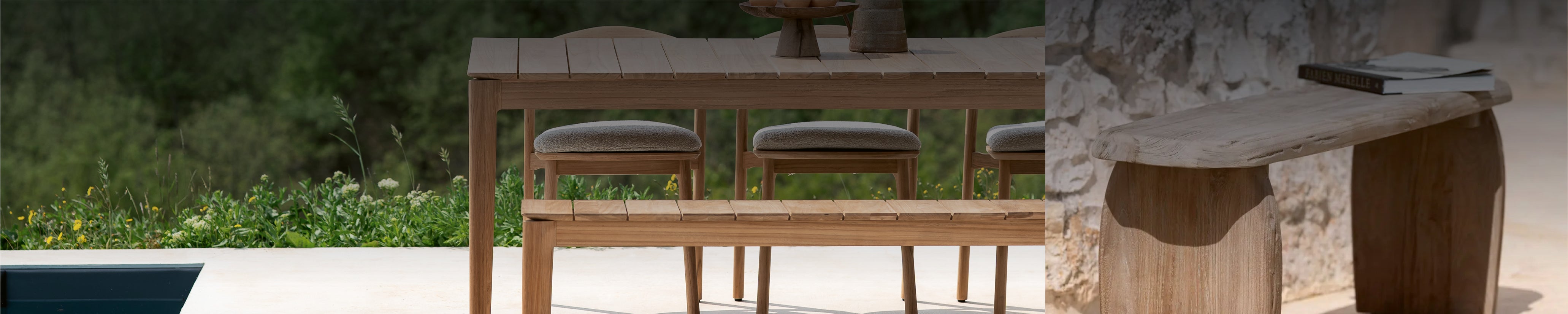 Schlichte Teakholzbank unter Outdoor-Tisch von Ethnicraft und organische Sitzbank von Gommaire.