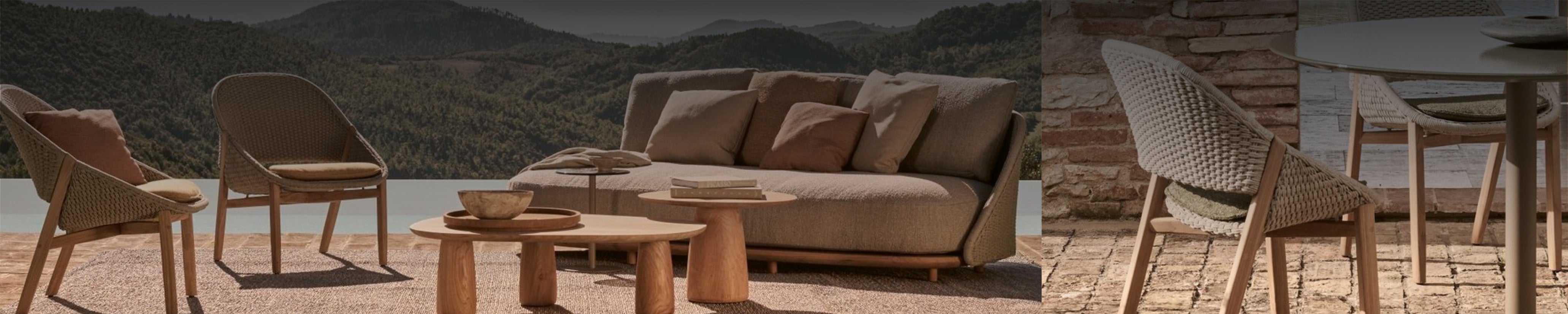 Outdoor-Lounge der Elio Kollektion von Tribù mit Sofa, Sesseln und Dining Chairs – handgeflochtene Rückenlehnen und massives Teakholz auf Terrasse mit Ausblick auf mediterrane Hügellandschaft