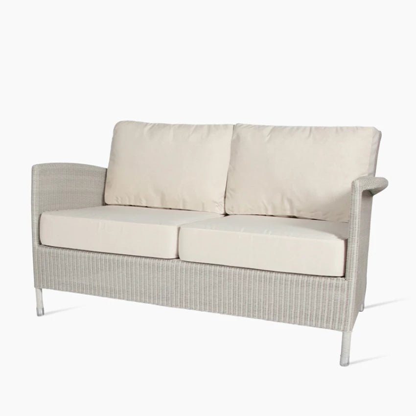 Canapé de jardin SAFI de Vincent Sheppard, couleur « Old Lace », avec coussins en toile