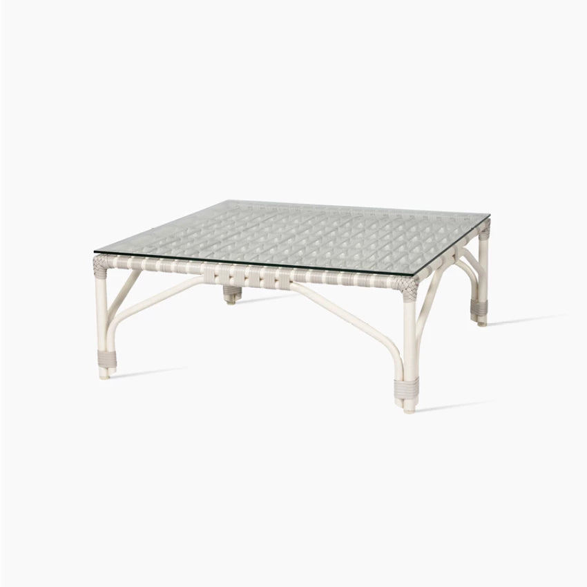 Table basse LUCY de Vincent Sheppard, couleur blanc cassé, avec plateau en verre