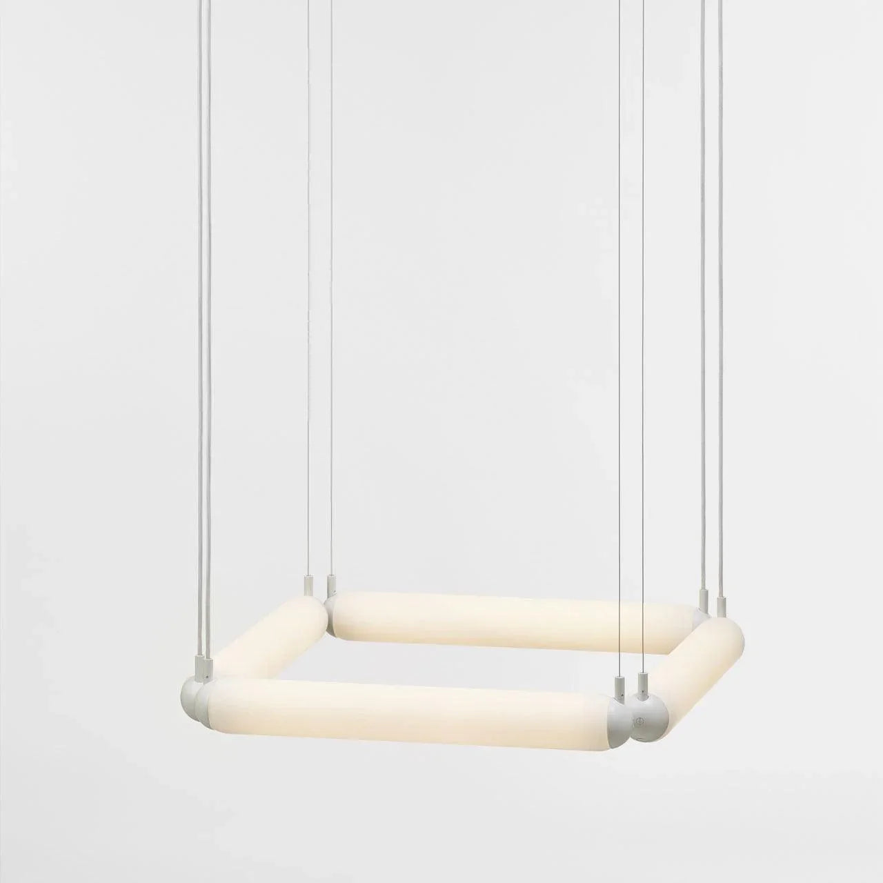 Hängeleuchte PURO CONTOUR von Brokis in Weiß, Form Square 800 – elegante Lichtstruktur mit minimalistischer Formensprache für helle Raumkonzepte