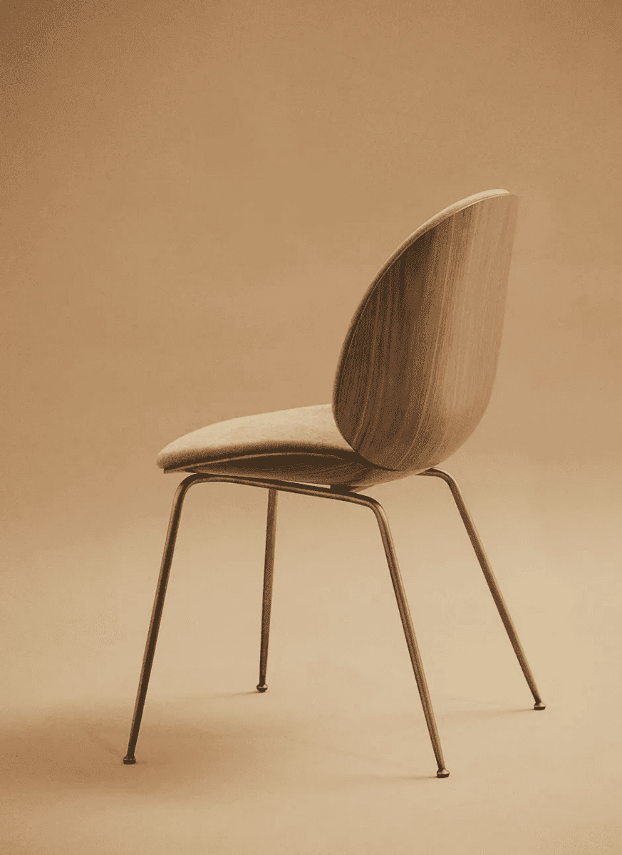 Gubi - Esstischstuhl BEETLE - 3D Furnier - 10111789 | Homestorys