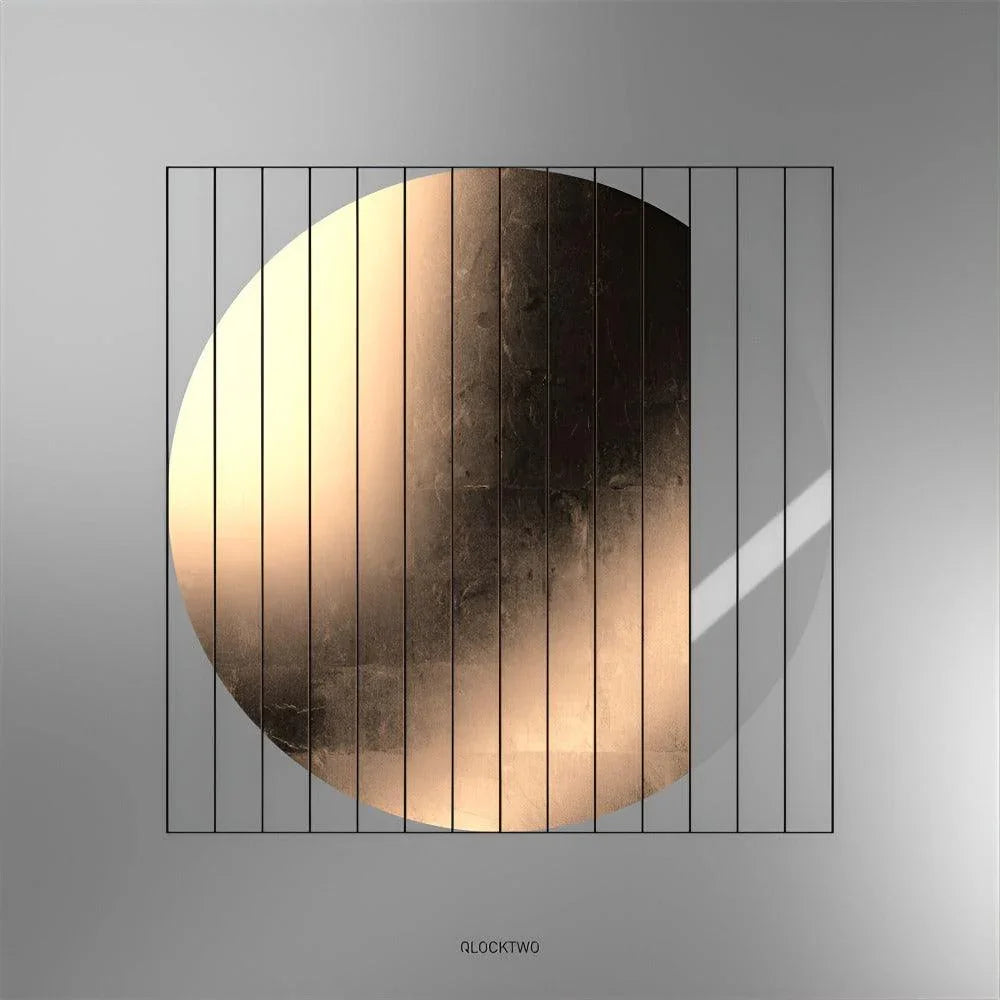 QLOCKTWO MOON DAWN Moon Gold – stilvolle Wandansicht der Designuhr mit samtigem Goldglanz für moderne Interiors