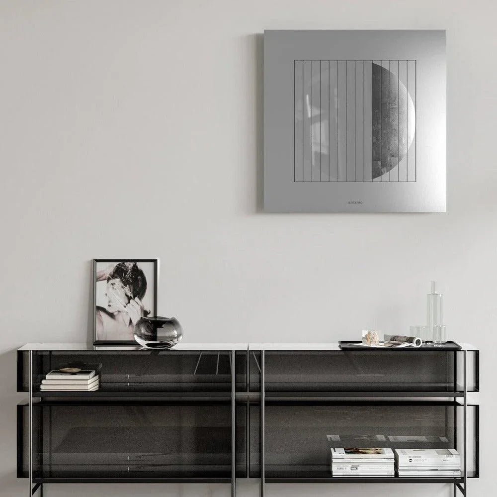 MOON DAWN Platinum in moderner Stadtwohnung – Designuhr mit urbaner Eleganz und architektonischer Präsenz