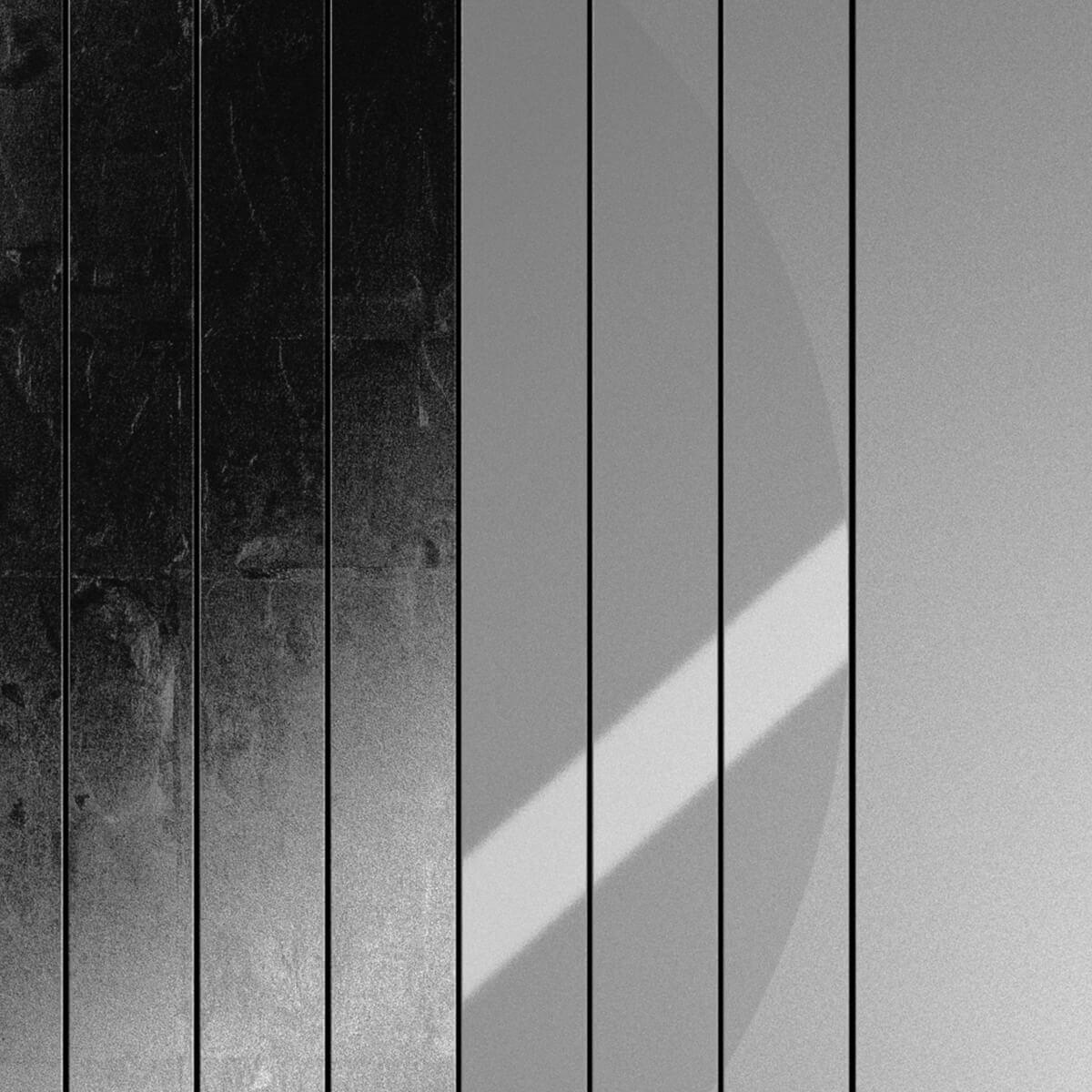 QLOCKTWO MOON DAWN Platinum – Detailaufnahme der strukturierten, platinfarbenen Oberfläche mit weicher Lichtreflexion und architektonischer Klarheit