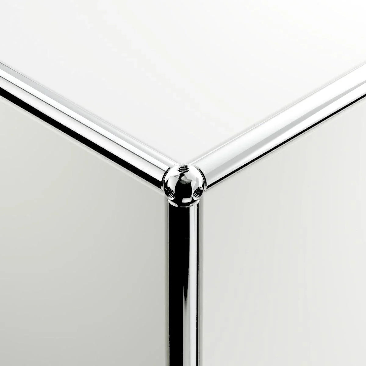 USM Haller Sideboard M51 in Reinweiß – Kantenansicht mit minimalistischer Ästhetik, klarer Linienführung und detailgenauer Verarbeitung für moderne Einrichtungen