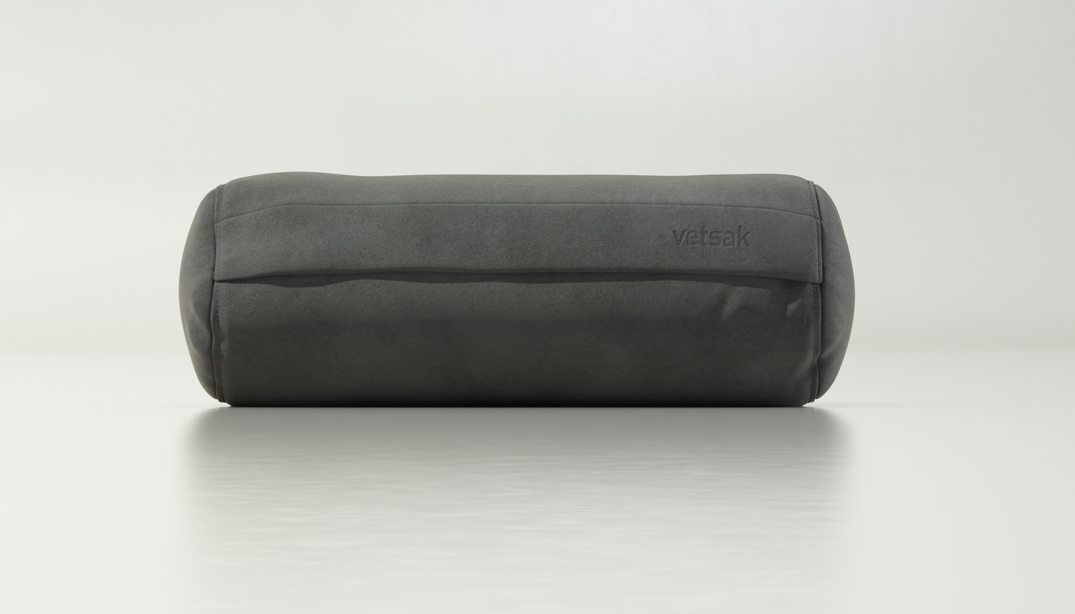 Noodle Kissen aus Leder Dark Grey – schlankes Designkissen mit robuster Ästhetik