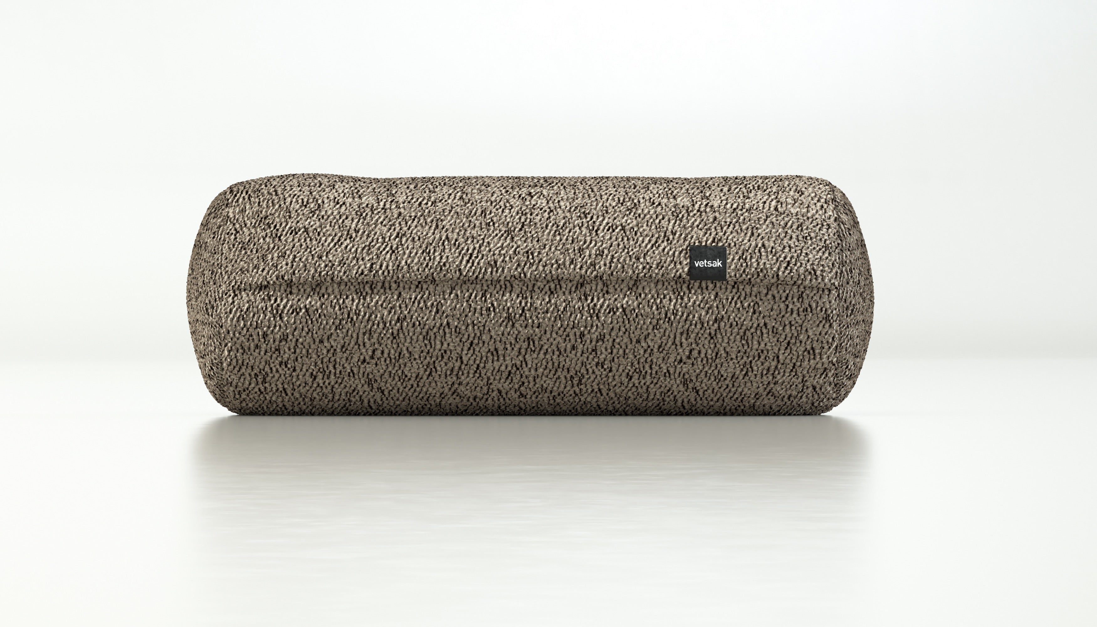 Noodle-Kissen von vetsak im Stoff Taupe – praktisches Allround-Kissen in edlem Bouclé-Look