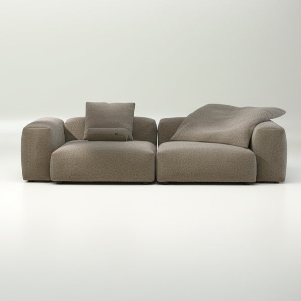 Modulares Sofa SET 02 Large von vetsak im Stoff Loop Loop Taupe mit Kissen – weiches Bouclé-Design in warmer Erdfarbe als Beispielbild für gemütliche Einrichtung