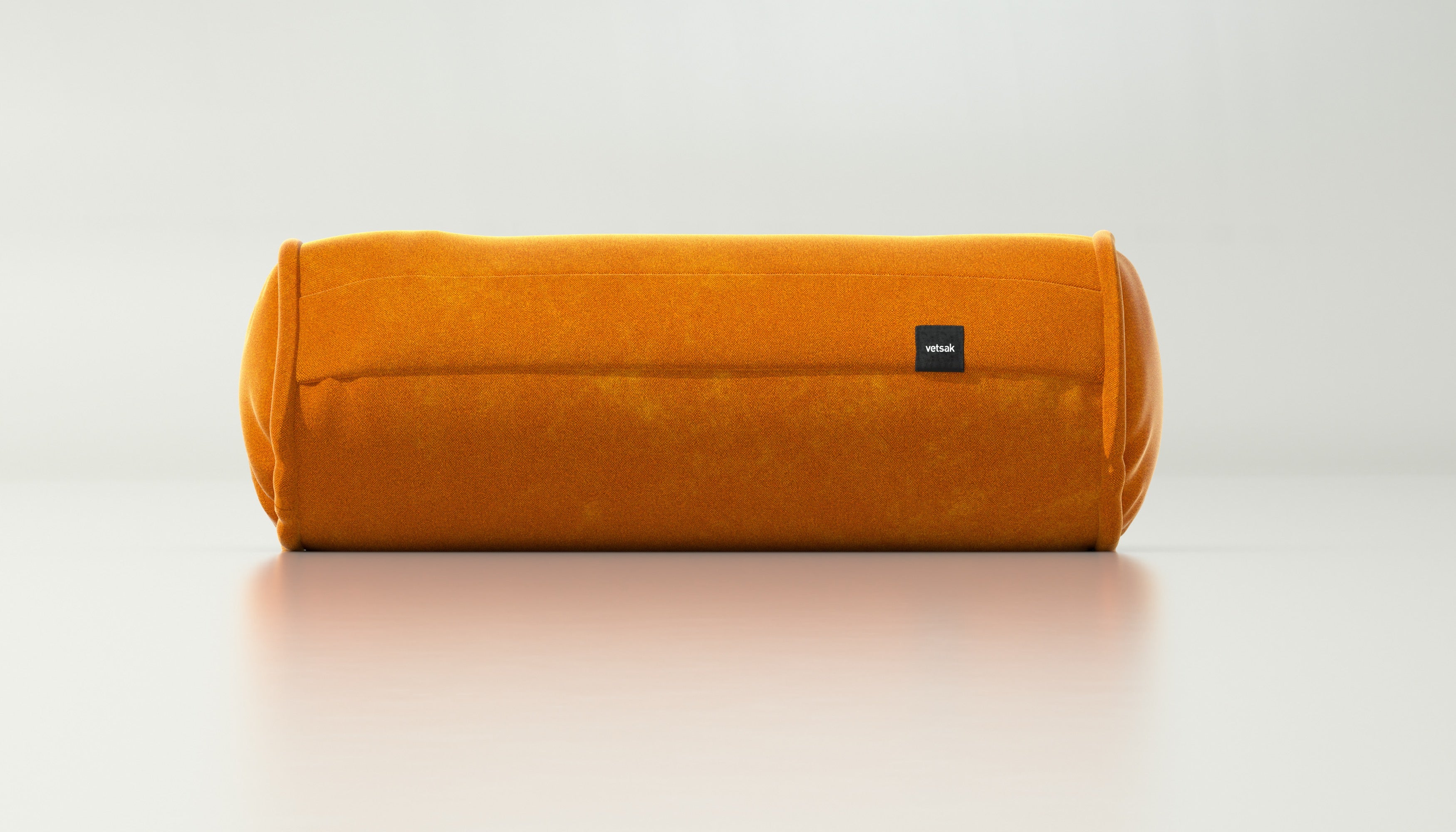 Noodle Kissen von vetsak in Orange Blaze – auffälliger Allrounder mit besonders weichem Griff