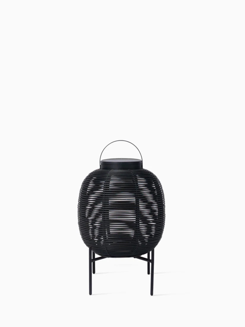 Lanterne Outdoor Vincent Sheppard TIKA, petite, avec socle en acier noir et corps tressé de couleur noire