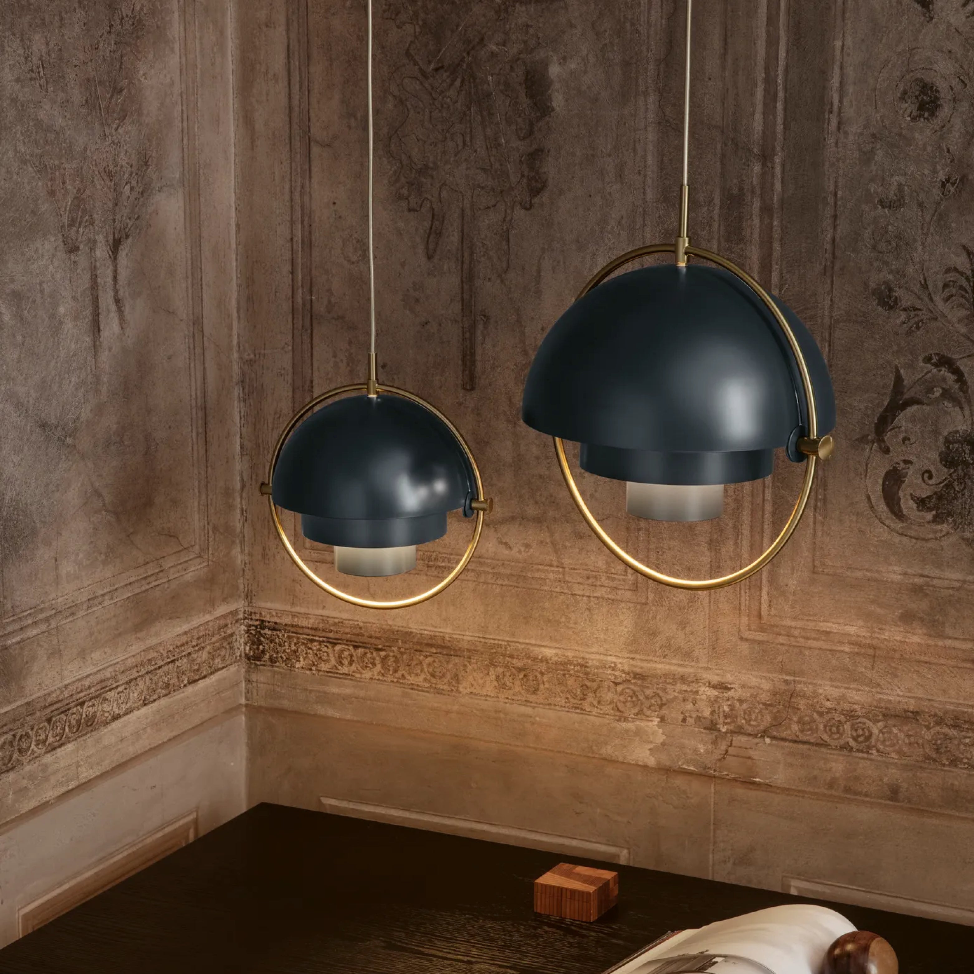 Arvin Pendelleuchte von Vincent Sheppard aus Natur-Rattan mit maronfarbenen Akzenten.