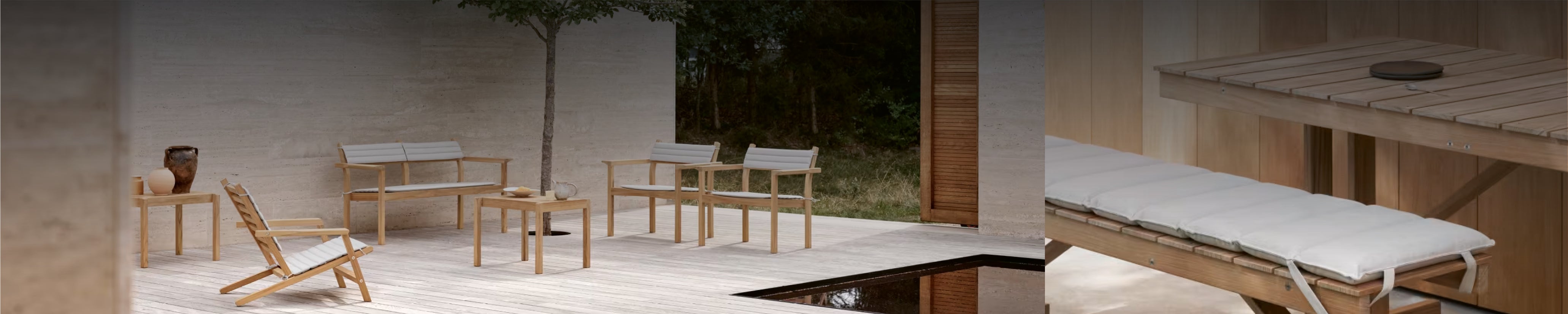 Outdoor-Sitzgruppe aus Teak mit weißen Polstern von Carl Hansen & Søn – Terrasse mit Bank, Stühlen und Tischen im Naturton.