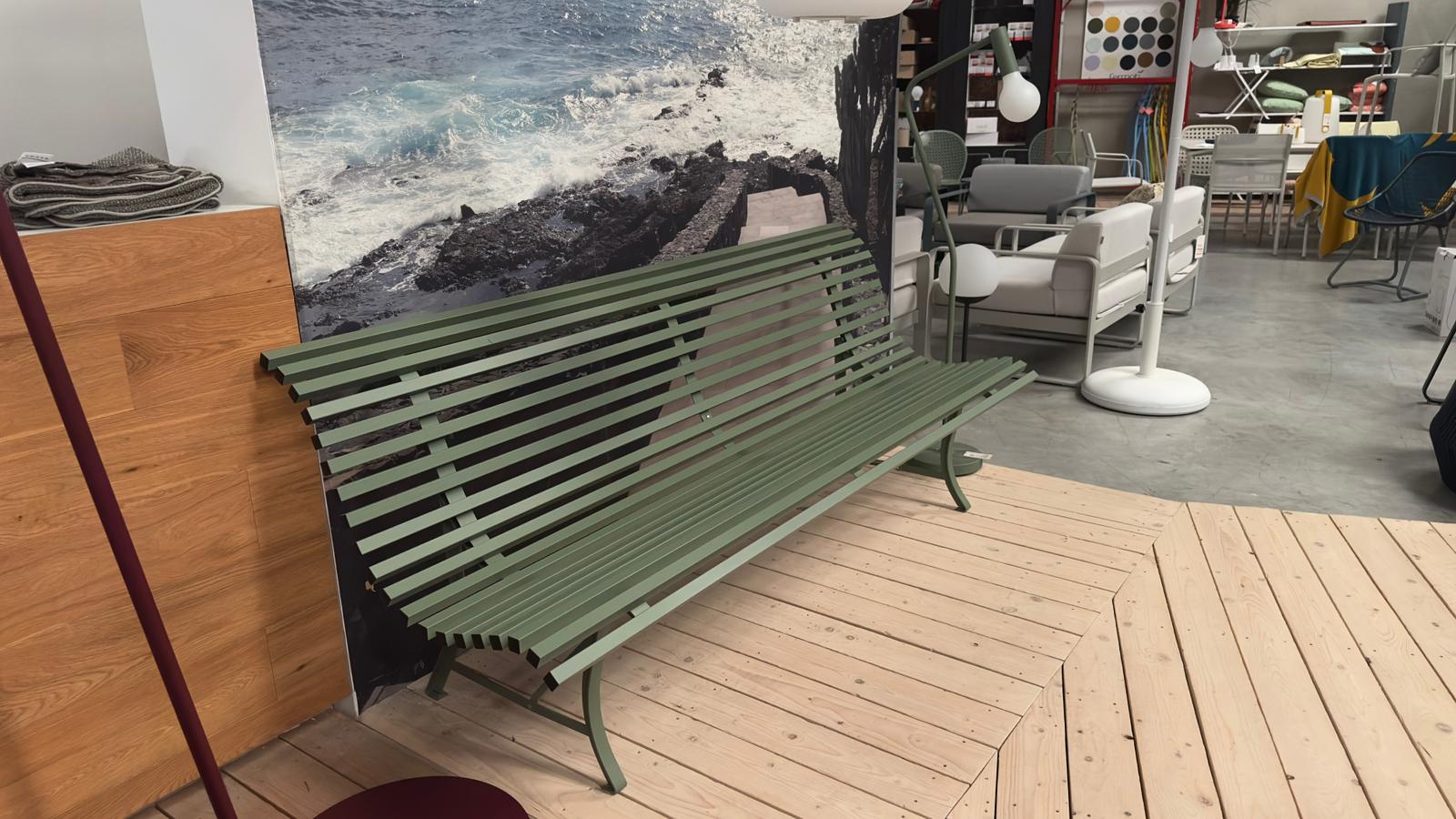 Banc de jardin Fermob LOUISIANE en Cactus avec dossier, modèle d'exposition