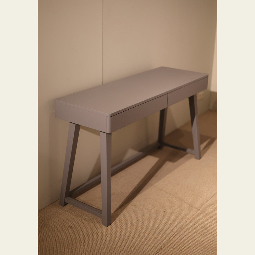 EXPO Gervasoni desk 50 with Bridge chair 26