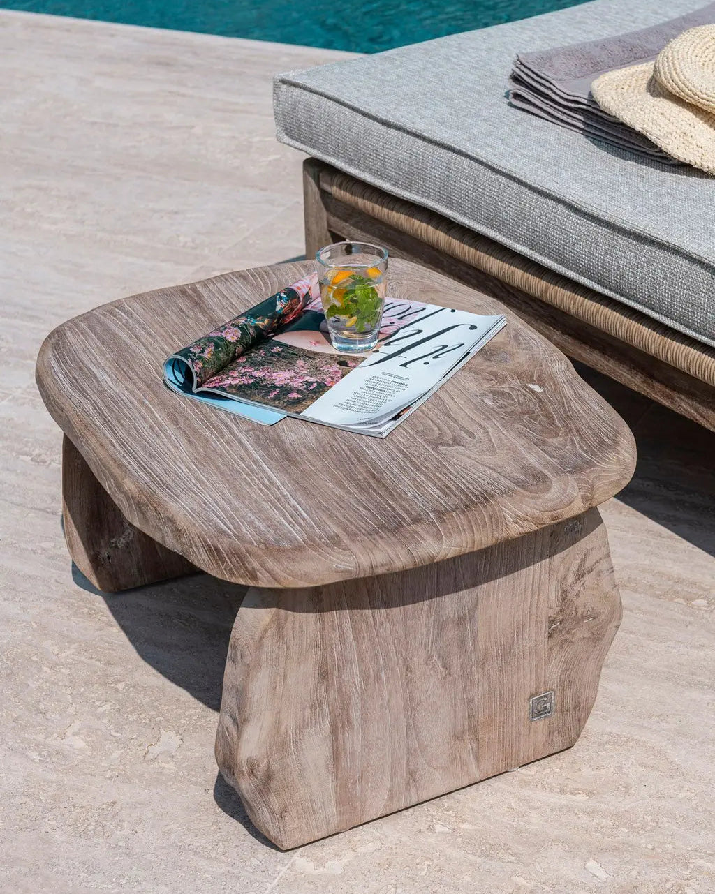 Side table PEBBLE