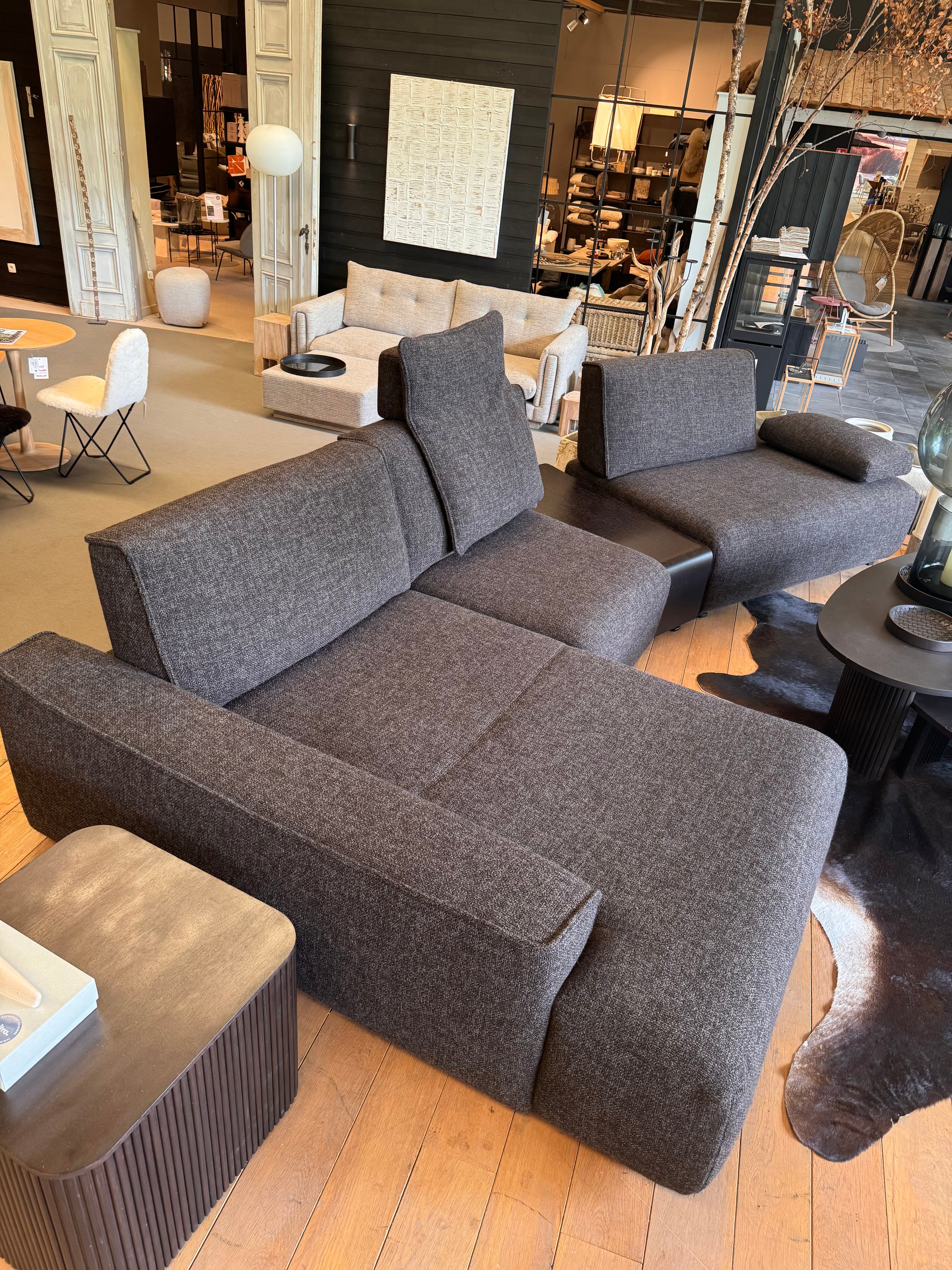 EXPO Escapade LOUISE Sofa