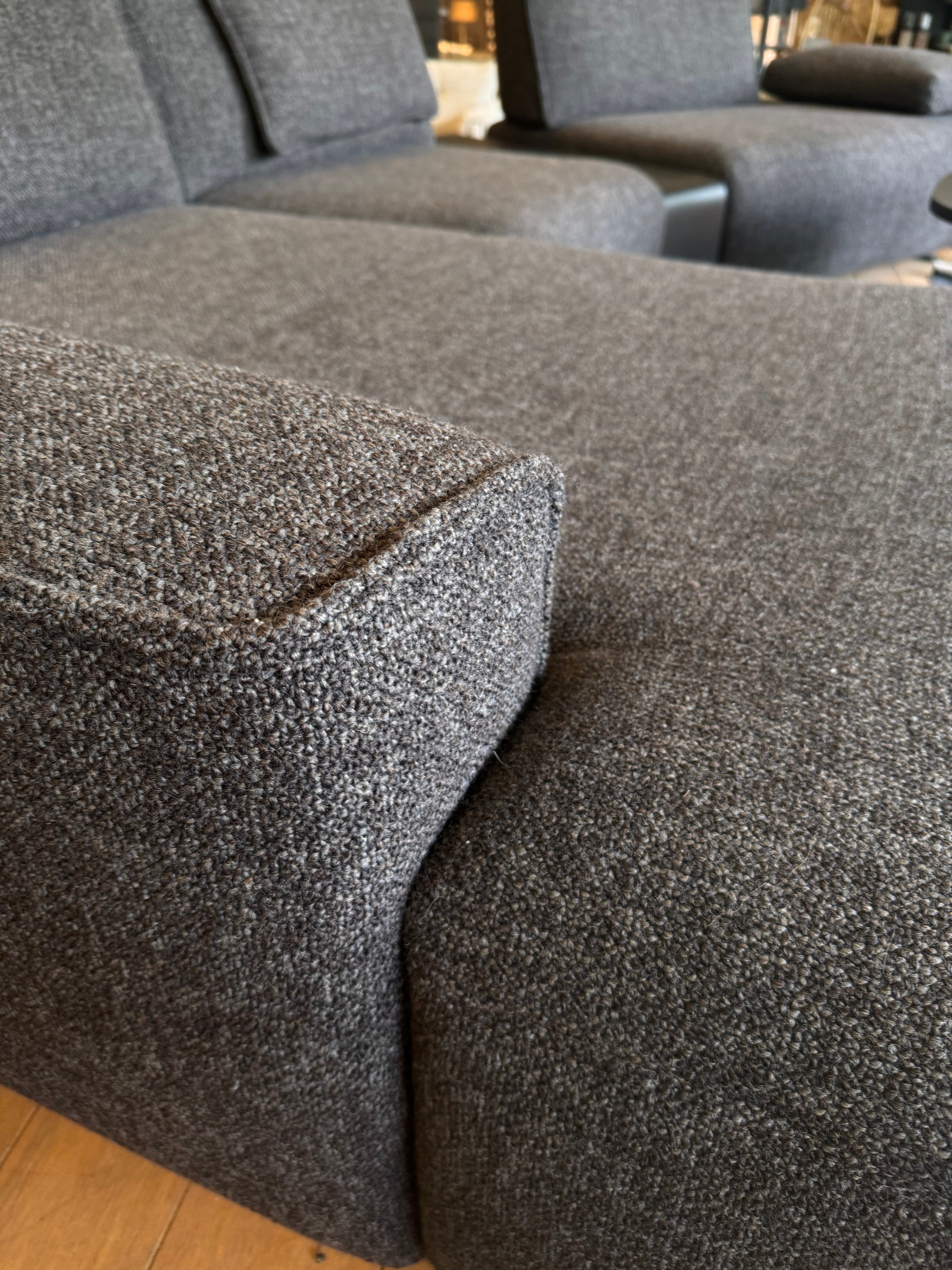 EXPO Escapade LOUISE Sofa