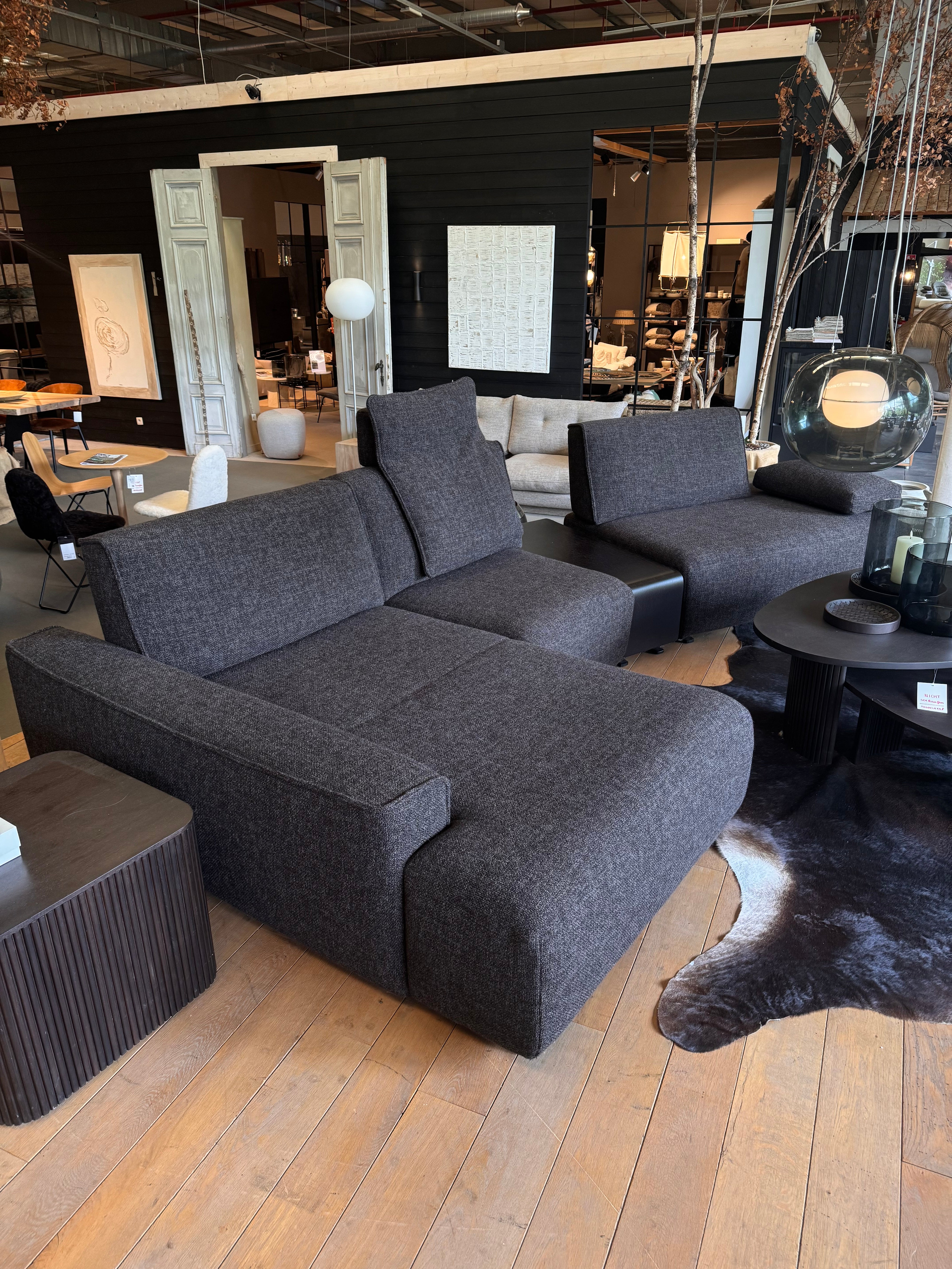 EXPO Escapade LOUISE Sofa