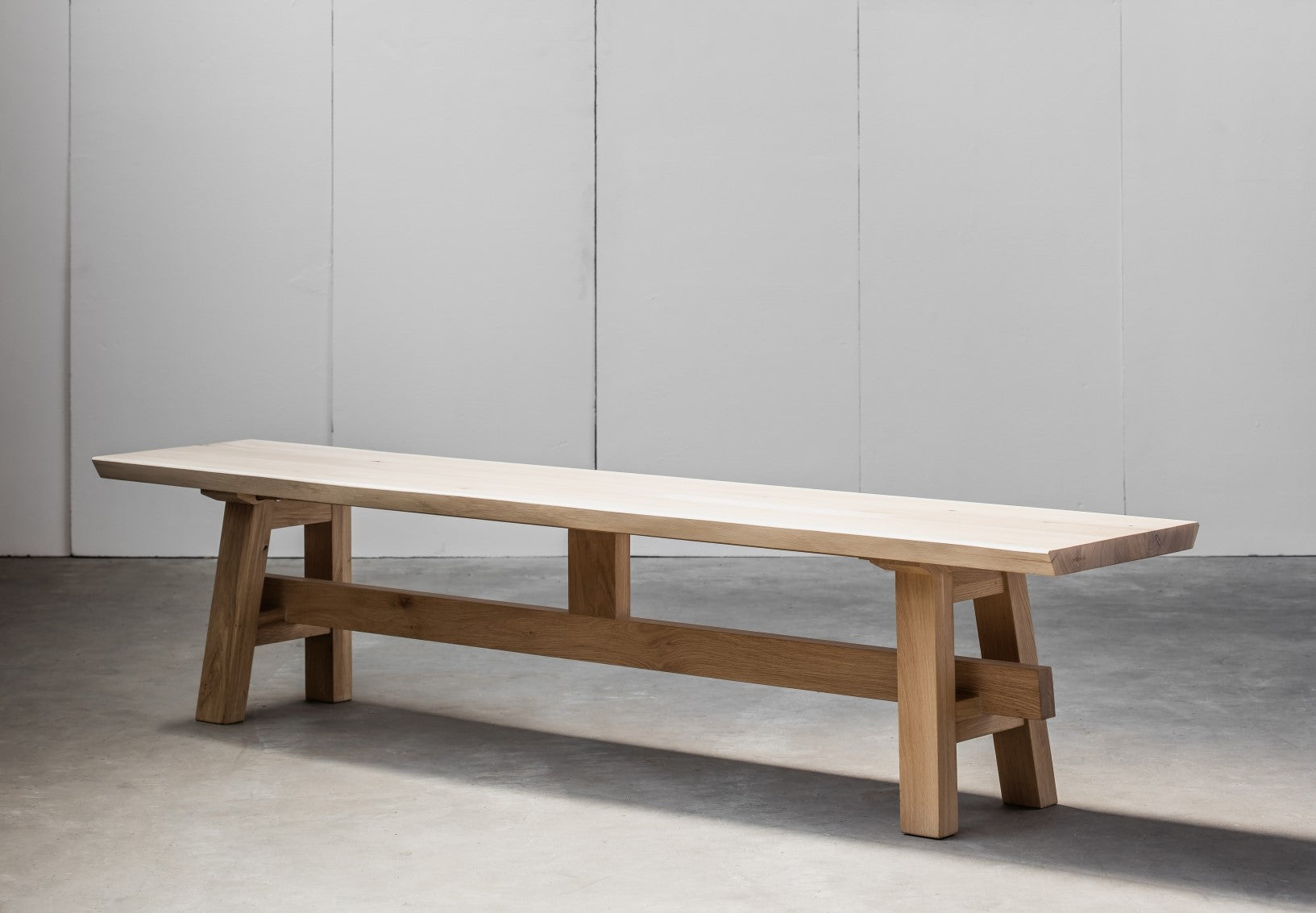 LARBUS dining table