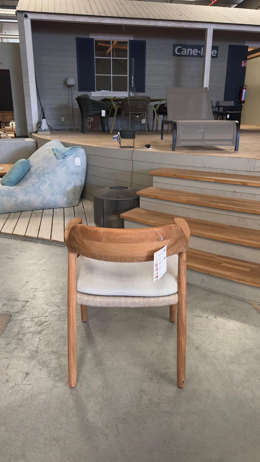 Manutti YIKO Garden Chair with 6W29 Twisted Chalk and Cushion Set C145 Salty White: A Closer Look