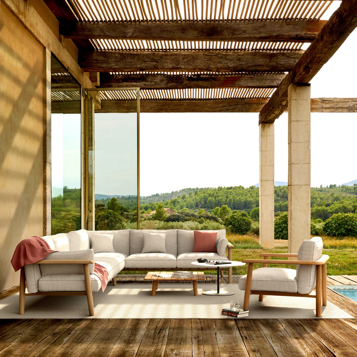 Terrasse mit Royal Botania Möbeln und Naturblick.