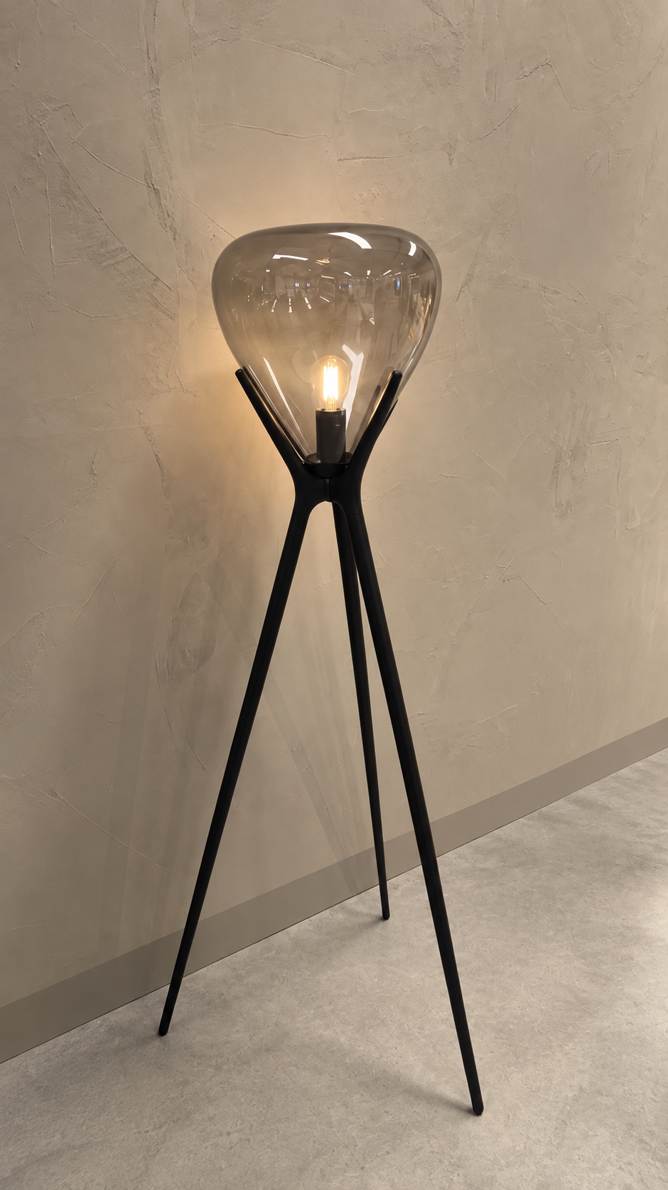 Lampe MEDUZ de Royal Botania, en anthracite et verre fumé, exposée dans le showroom