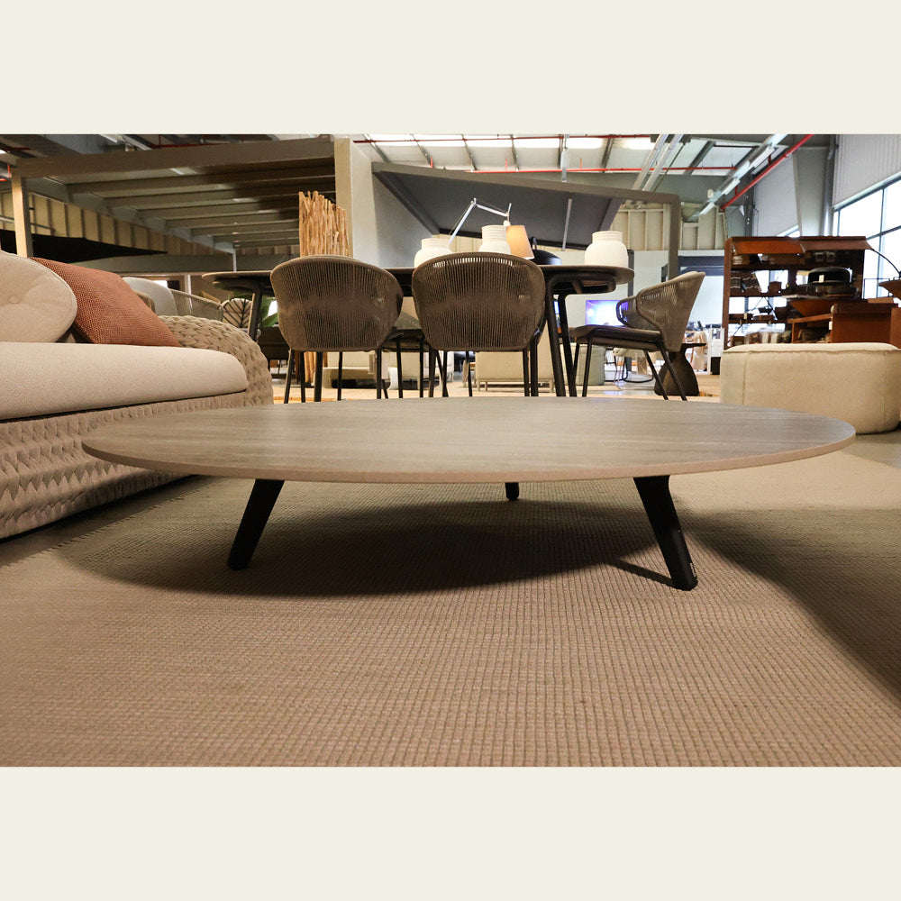 Expo Manutti Kobo lounge group with Torsa coffee table