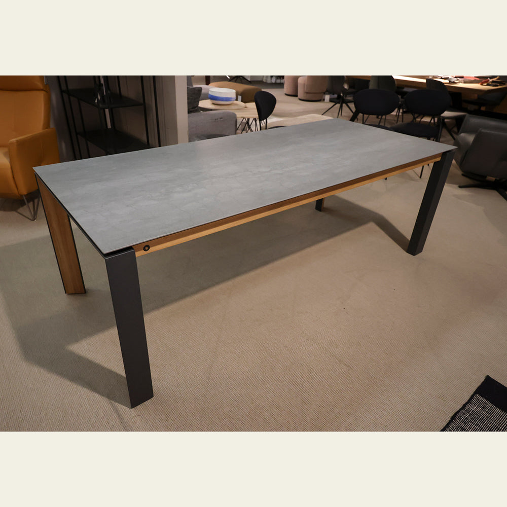 Expo Mobitec Oxford Pull -out Table