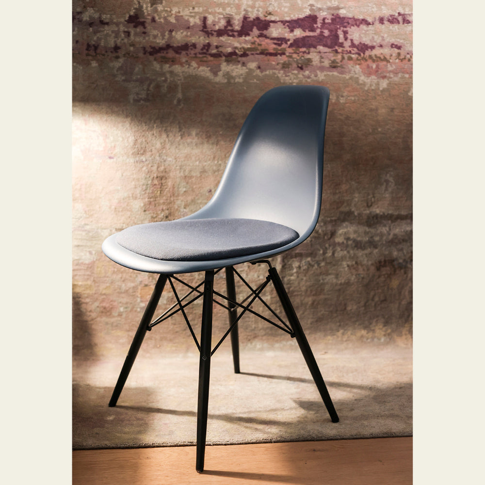 Chaise de stockale Vitra Eames avec rembourrage de siège