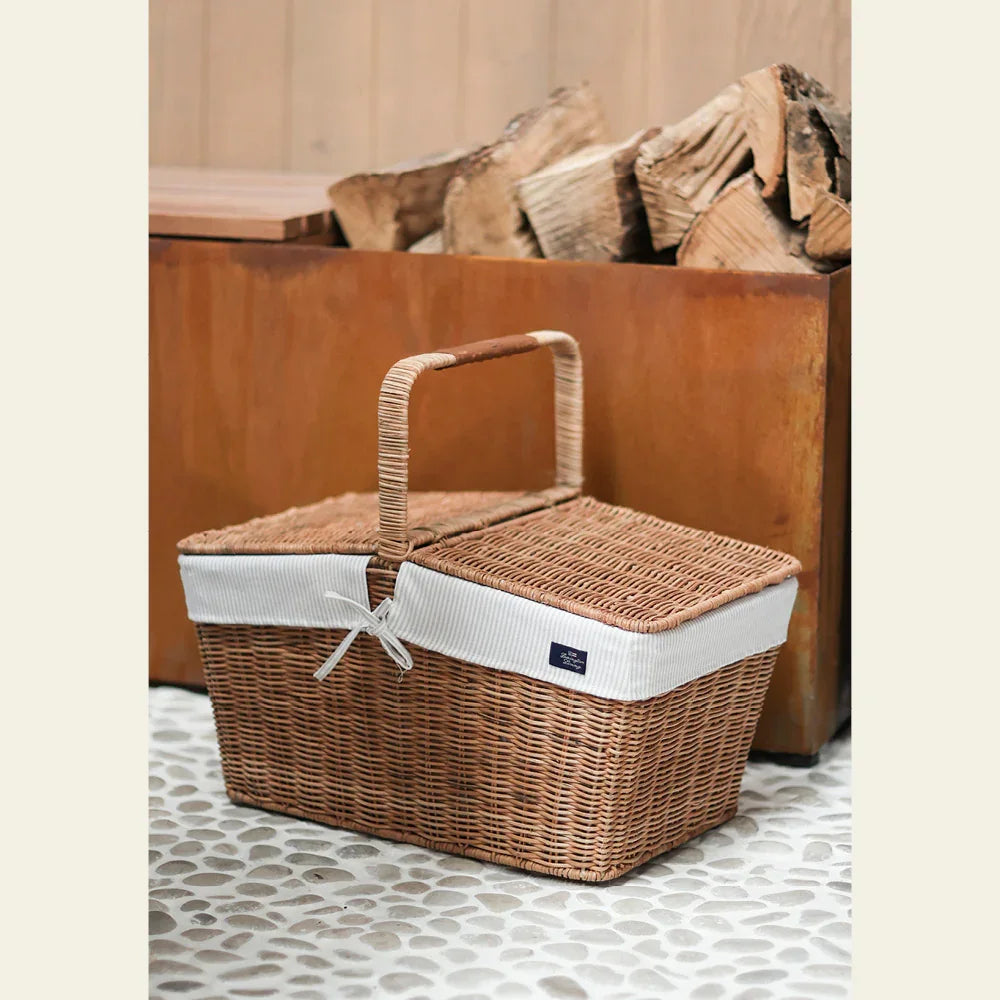 EXPO Lexington rattan picnic basket