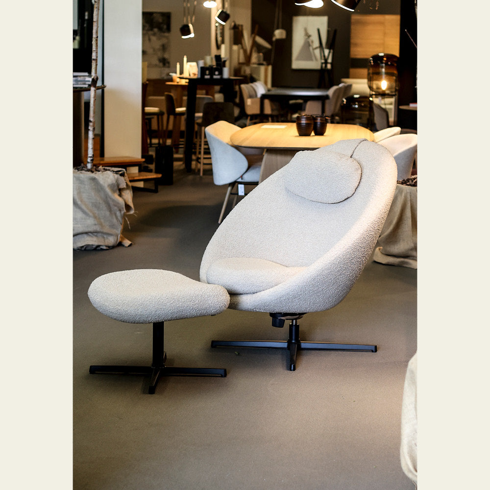 EXPO Cane-Line PACE lounge chair with stool