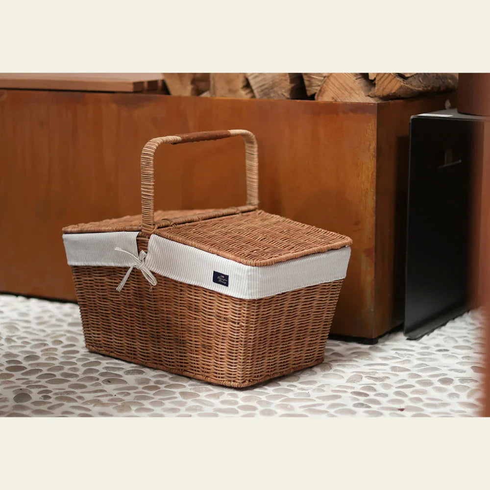 EXPO Lexington rattan picnic basket