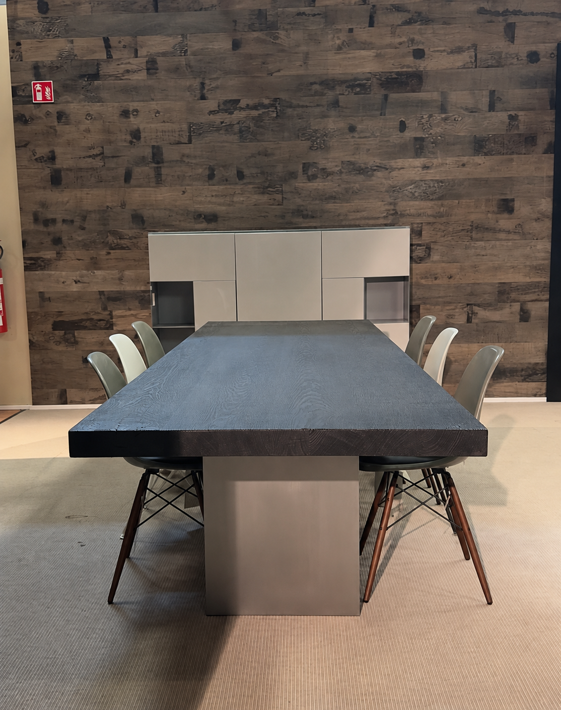 Table à manger Mammut de Scholtissek ZETT avec piètement en fer noir