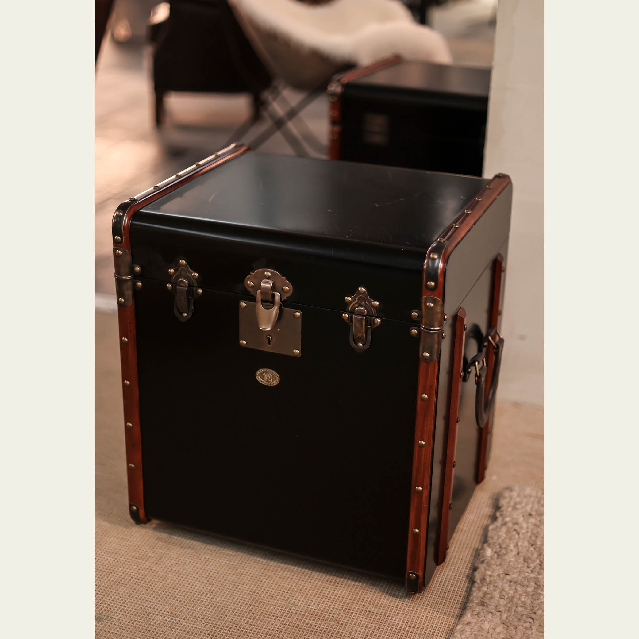 EXPO Authentic Models STATEROOM side table