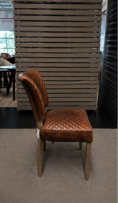 Chaise Timothy Oulton MIMI QUILT en cuir matelassé « Buck'dN Brok'n »