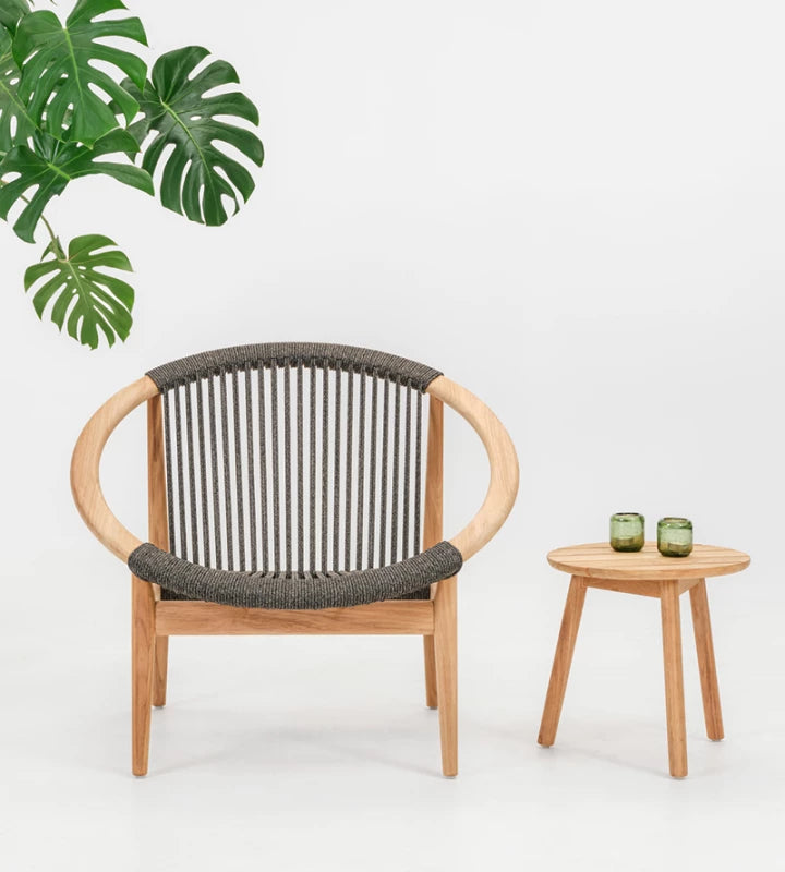 Table d'appoint VIincent Sheppard ANTON dans l'espace détente Outdoor
